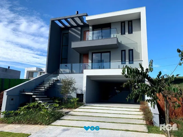 Imagem: A casa em condomínio possui 3 Dormitórios, 3 Suítes, 4