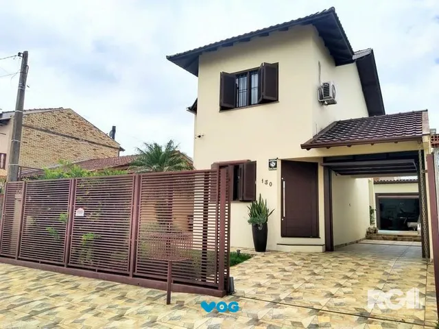 Imagem: A casa possui 3 Dormitórios, 1 Suíte, 3 Banheiros, 3