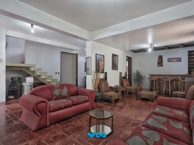 Imagem: Casa com 300M², Localizada na Zona Sul