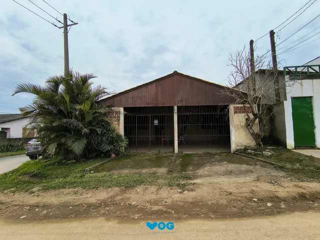 Imagem: Casa de esquina com 3 dormitórios no bairro