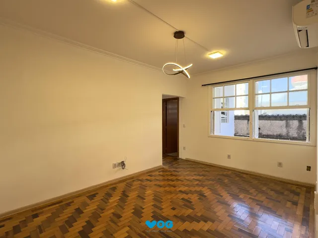 Imagem 1: Apartamento reformado de 67m², 2 dormitórios com peças amplas na Praia de Belas