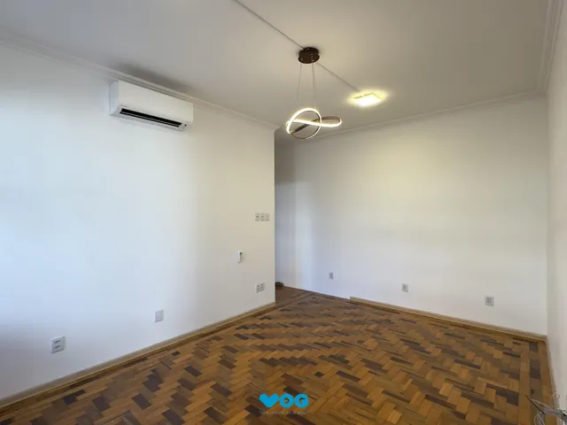 Imagem 2: Apartamento reformado de 67m², 2 dormitórios com peças amplas na Praia de Belas