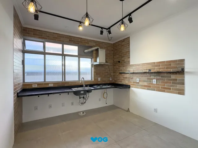 Imagem 3: Apartamento reformado de 67m², 2 dormitórios com peças amplas na Praia de Belas