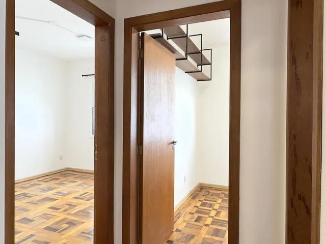 Imagem 5: Apartamento reformado de 67m², 2 dormitórios com peças amplas na Praia de Belas