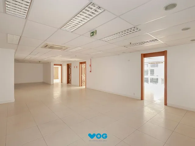 Imagem 4: Conjunto Comercial, meio andar inteiro com várias salas e salão!
