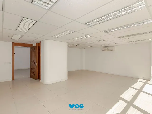 Imagem 5: Conjunto Comercial, meio andar inteiro com várias salas e salão!