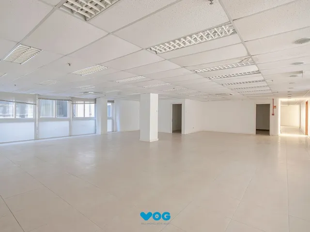 Imagem 7: Conjunto Comercial, meio andar inteiro com várias salas e salão!