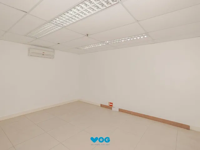 Imagem 9: Conjunto Comercial, meio andar inteiro com várias salas e salão!