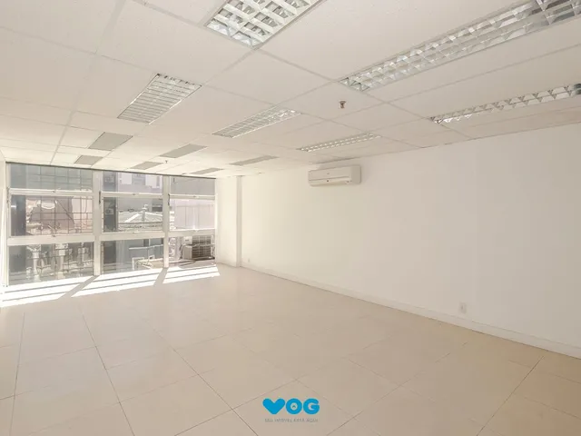 Imagem 11: Conjunto Comercial, meio andar inteiro com várias salas e salão!