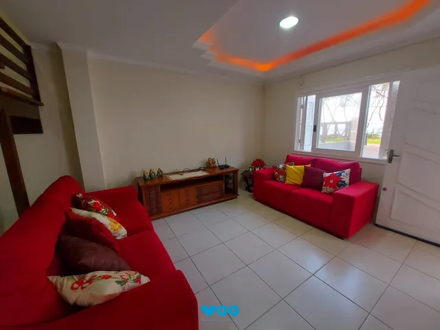 Imagem 2: Ótimo sobrado semi mobiliado, 4 dormitórios sendo uma suíte, com piscina, em fre