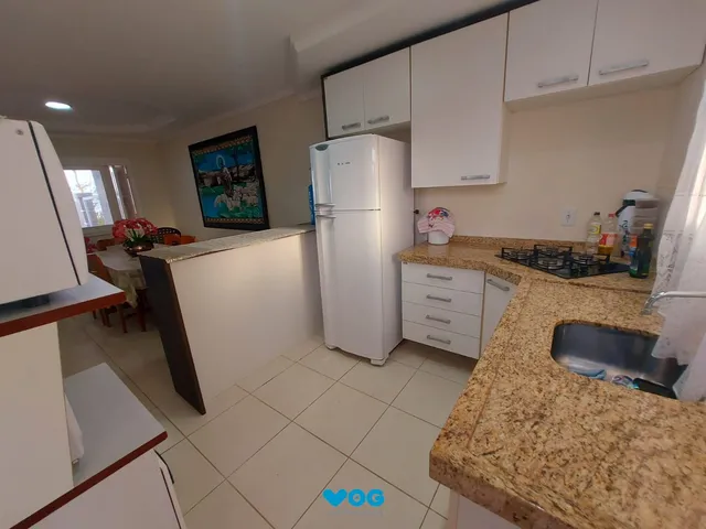 Imagem 4: Ótimo sobrado semi mobiliado, 4 dormitórios sendo uma suíte, com piscina, em fre