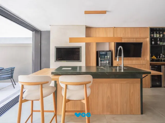 Imagem 2: Casa com 3 suítes amplas, além de uma sala generoso com lareira e 2 vagas de gar