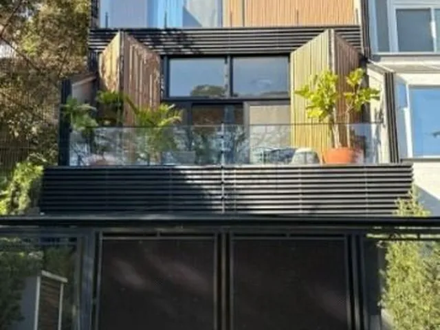 Imagem 9: Casa com 3 suítes amplas, além de uma sala generoso com lareira e 2 vagas de gar