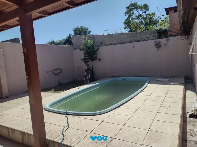Imagem 6: Casa de alvenaria com pátio, piscina Igui e churrasqueira no Parque dos Eucalipt