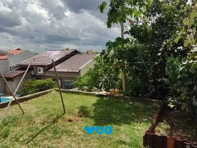 Imagem 2: Casa em Porto Alegre, no bairro Campo Novo, com 2 dormitório(s), e 2 banheiros