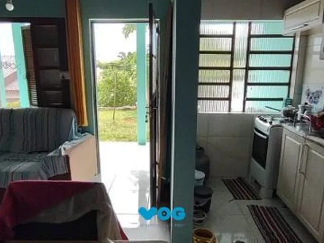 Imagem 3: Casa em Porto Alegre, no bairro Campo Novo, com 2 dormitório(s), e 2 banheiros