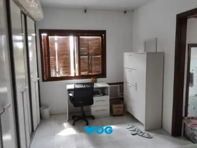 Imagem 4: Casa em Porto Alegre, no bairro Campo Novo, com 2 dormitório(s), e 2 banheiros