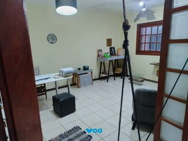 Imagem 6: Casa em Porto Alegre, no bairro Vila Nova, com 4 dormitório(s), e 4 banheiros, à