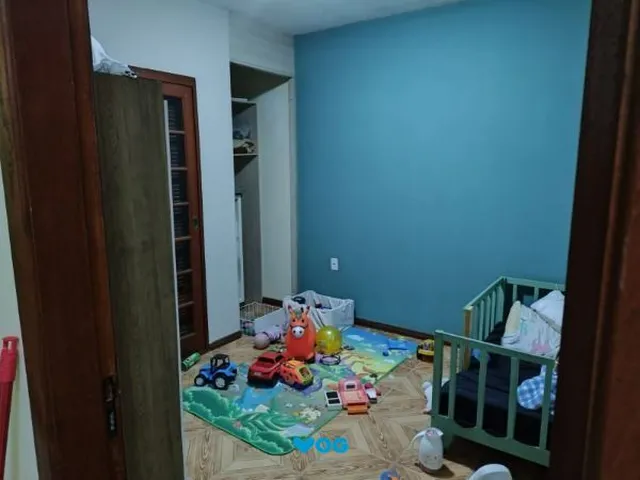 Imagem 10: Casa em Porto Alegre, no bairro Vila Nova, com 4 dormitório(s), e 4 banheiros, à