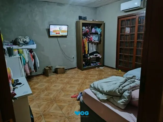 Imagem 12: Casa em Porto Alegre, no bairro Vila Nova, com 4 dormitório(s), e 4 banheiros, à