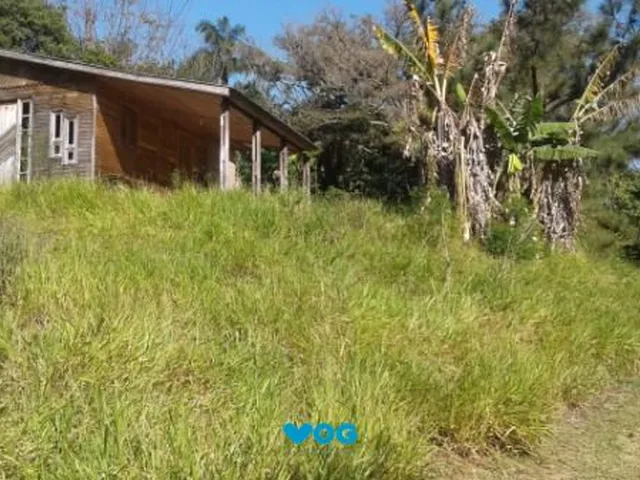 Imagem: O terreno possui 2 Dormitórios, 1.000m² de Área, 40m²