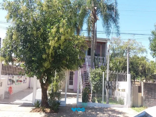 Imagem: A casa possui 2 Dormitórios, 3 Banheiros, 3 Vagas na