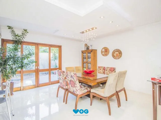 Imagem 3: Casa com 3 Dormitórios, Sendo 1 com Closet, Sótão e Pátio em Condomínio