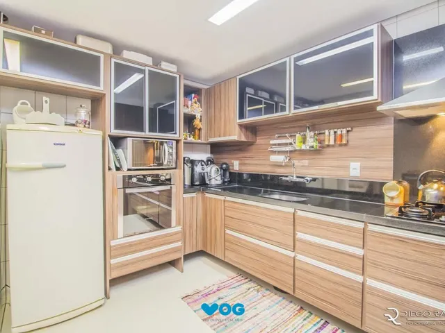 Imagem 4: Casa com 3 Dormitórios, Sendo 1 com Closet, Sótão e Pátio em Condomínio