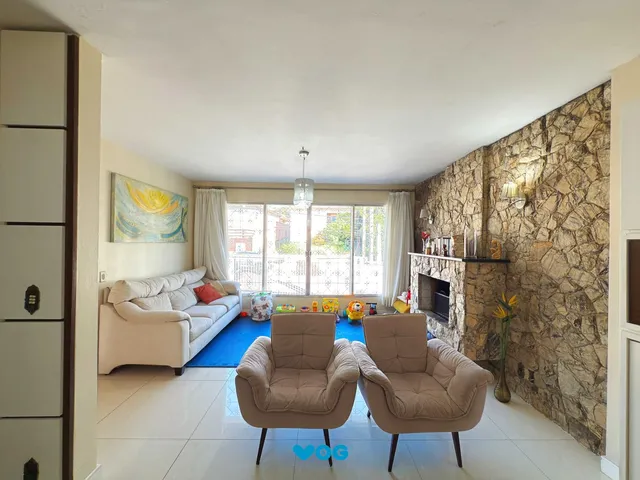 Imagem 3: Ótima residência com 4 dormitórios, lareira e piscina no coração do bairro Trist