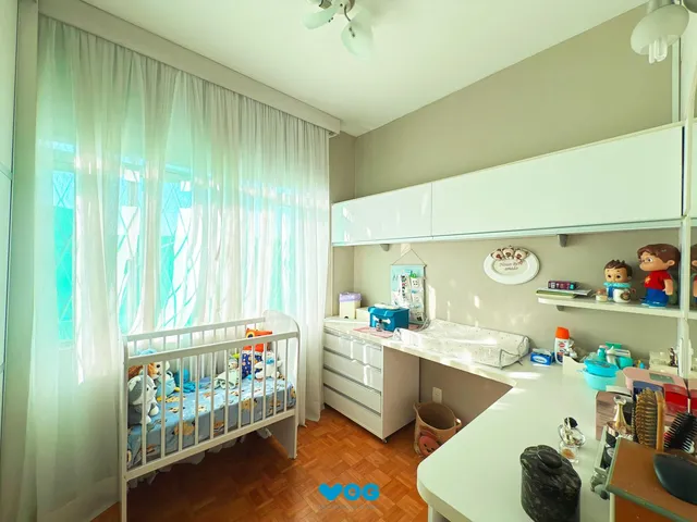 Imagem 4: Ótima residência com 4 dormitórios, lareira e piscina no coração do bairro Trist