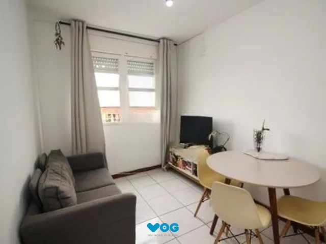 Imagem 1: Apartamento com 2 quartos, portaria 24 horas e churrasqueira no bairro Camaquã