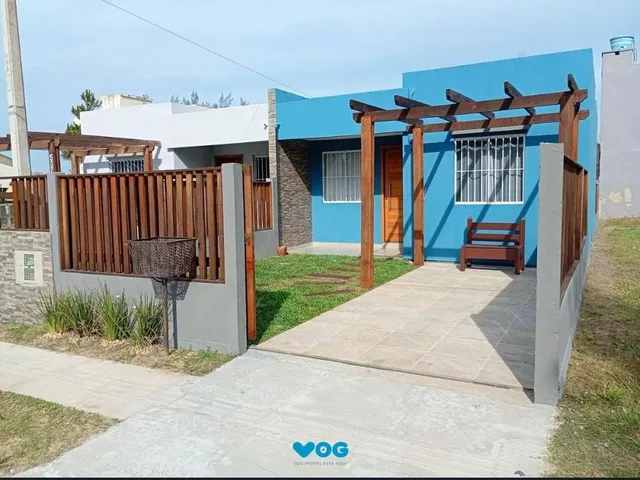 Imagem: A casa possui 2 Dormitórios, 1 Banheiro, 2 Vagas na