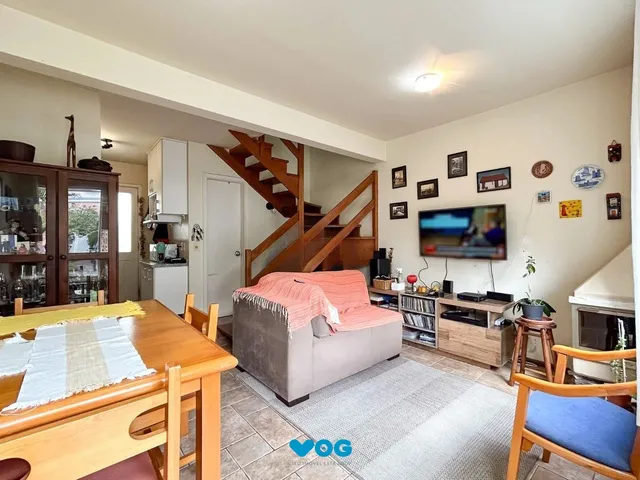 Imagem 1: Casa cem condomínio com 2 dormitórios, 1 suite, 2 vagas no bairro Cavalhada