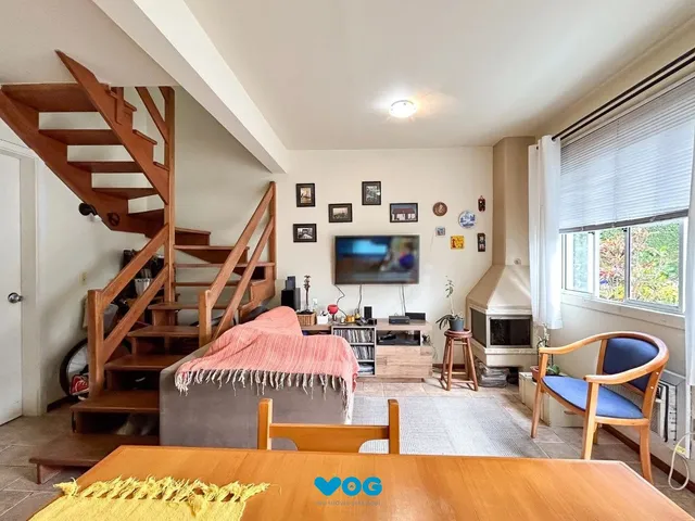 Imagem 2: Casa cem condomínio com 2 dormitórios, 1 suite, 2 vagas no bairro Cavalhada