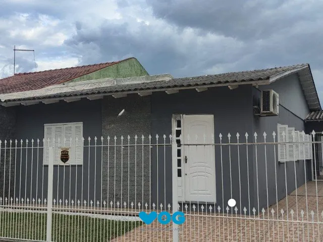 Imagem 1: Casa de 4 dormitórios e 2 vagas de garagem no Bairro Monte Carlos Cachoeirinha