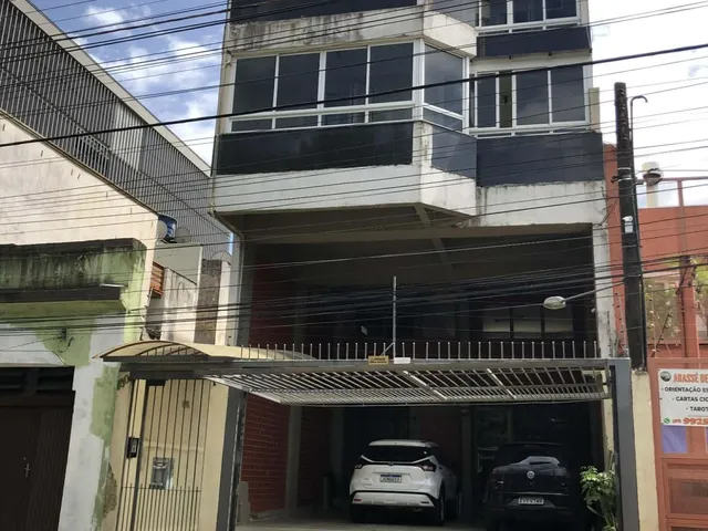 Imagem: Predio residencial sendo uma cobertura e