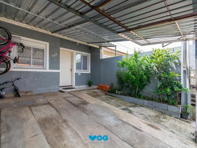 Imagem: Casa de 2 dormitórios e com 2 vagas de