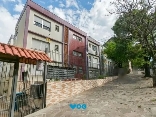 Imagem 1: Apartamento no Petrópolis de 2 dormitórios REFORMADO