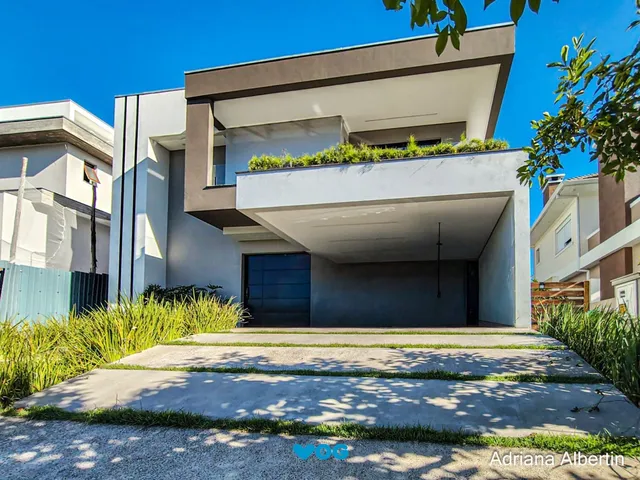 Imagem: Casa com 345m², piscina e vista para o