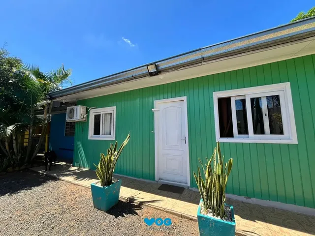 Imagem: Casa com 3 quartos, vaga coberta e com muro