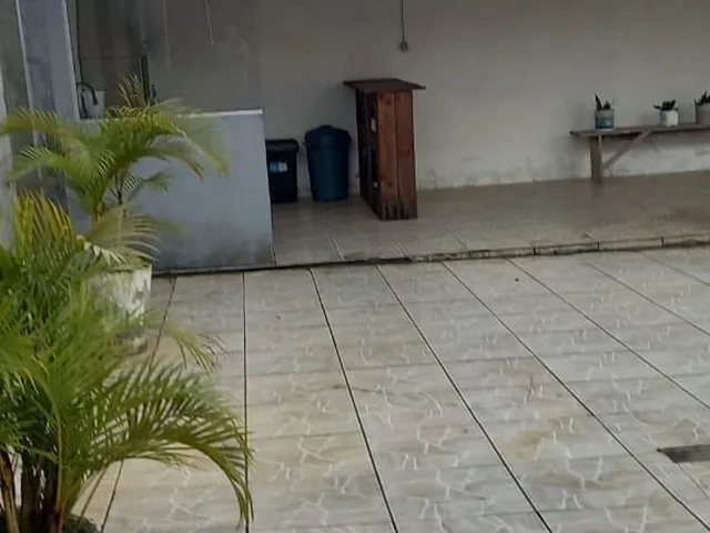 Imagem 2: Casa com 03 quartos um sendo suite com 04 vagas de garagem