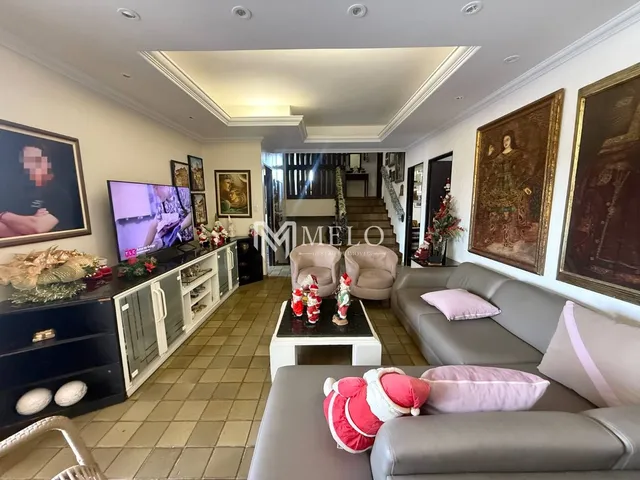 Imagem 2: Hipodromo - Casa com 6Qts, 2Suites, 6Vagas, 760M²
