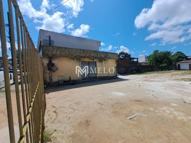Imagem 4: Oportunidade Única: Terreno de 800m² em Avenida de Alto Fluxo para Investimento