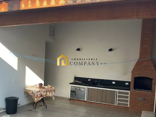 Imagem: A casa possui 4 Dormitórios, 2 Suítes, 5 Banheiros, 2