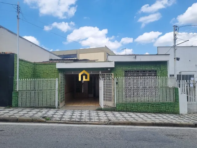 Imagem: A casa possui 5 Dormitórios, 3 Banheiros, 2 Vagas na