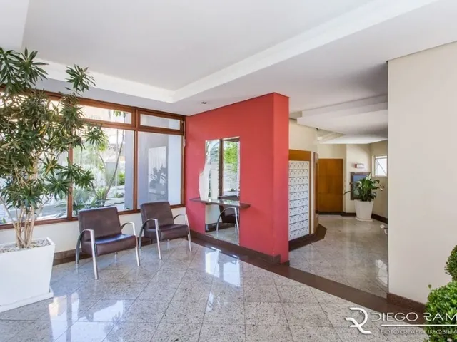 Imagem 2: Apartamento à venda em Porto Alegre-RS, bairro Floresta: 2 quartos, 2 banheiros, 1 vaga