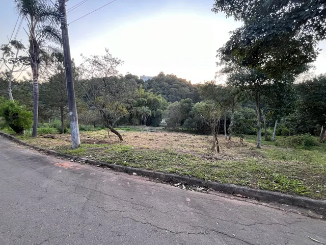 Imagem: O terreno possui 618m² de Área Privada e está localizado