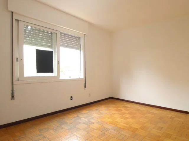 Imagem 2: Apartamento à venda em Porto Alegre-RS, bairro Rio Branco: 3 quartos, 1 suíte, 6