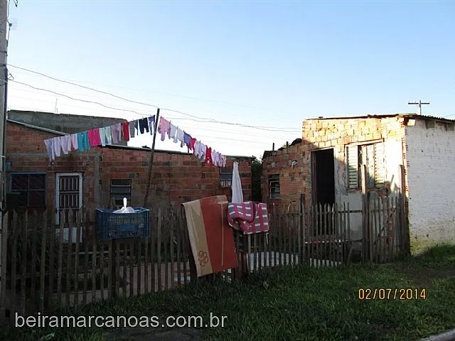 Imagem 2: Casa com 2 Dormitorio(s) localizado(a) no bairro Guajuviras em Canoas / Rio Grande do