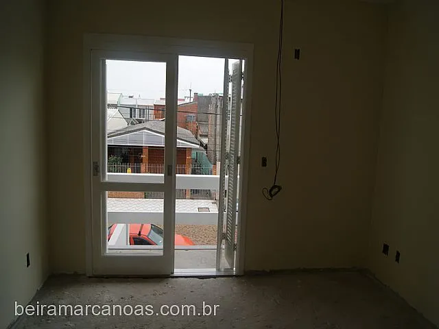 Imagem 9: Sobrado com 4 Dormitorio(s) localizado(a) no bairro Mato Grande em Canoas / Rio Grande